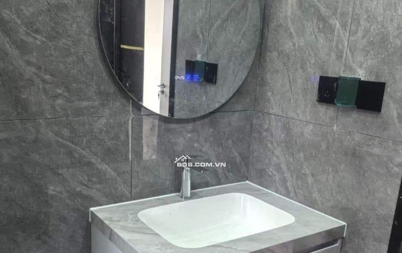 Mình cho thuê nhà mới, hai đường đi, Thái Hà; vỉa hè 92m2* 5T- 30 Tr